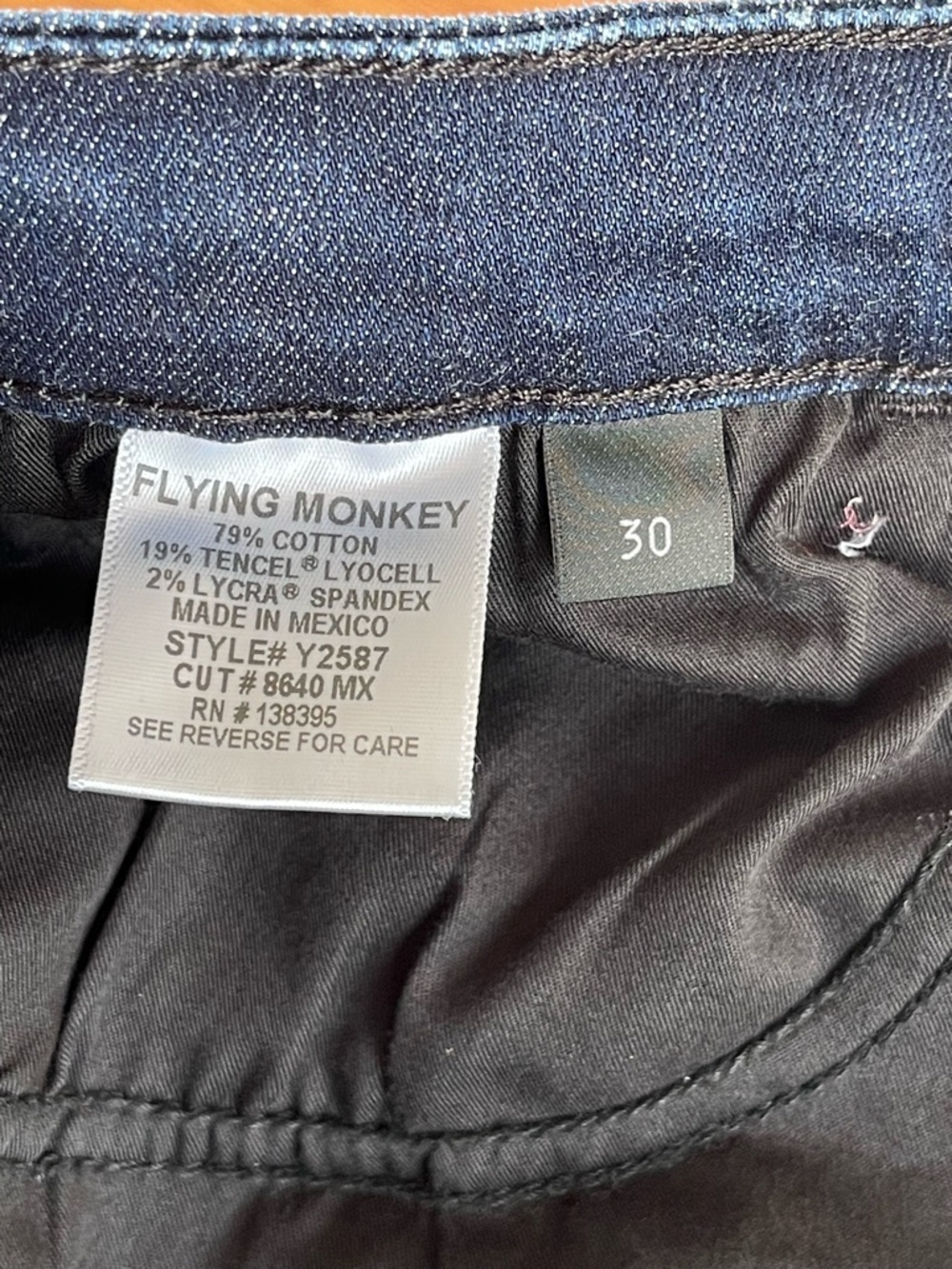 NWT Flying Monkey Santa Monica Mid-Rise Jeans Size 30 Blue Denim Black Panel Hem - Picture 11 of 14